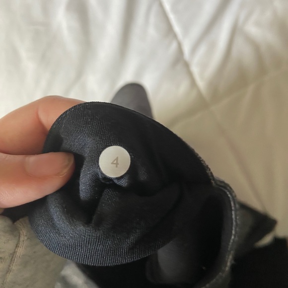 Super cute gray striped cropped lululemon - Picture 5 of 5